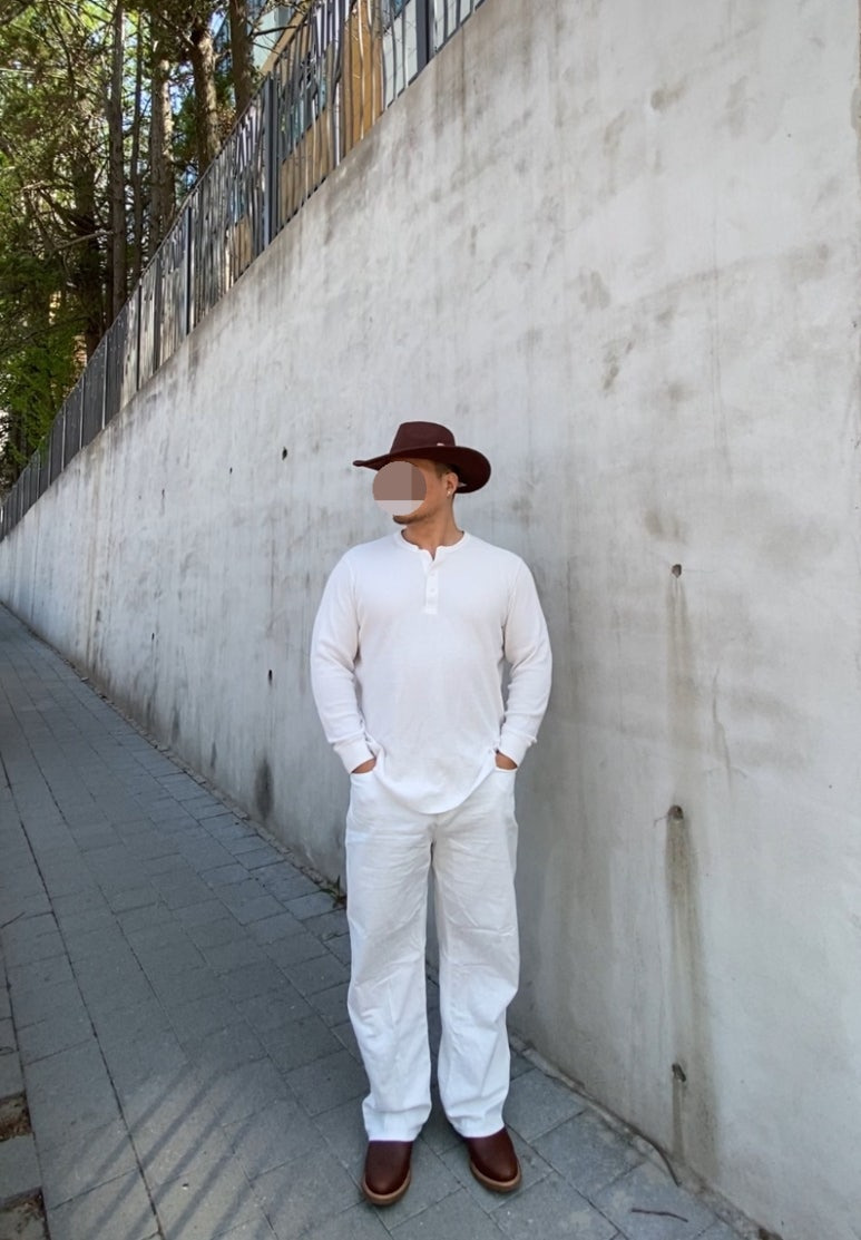 데일리룩('26. 4. 18.)유니버셜 케미스트리 페도라 카우보이 웨스턴모자, 유니클로 와플헨리넥 티셔츠, 무신사스탠다드 린넨 와이드 데님팬츠, 레드윙 페코스 1155 웨스턴부츠