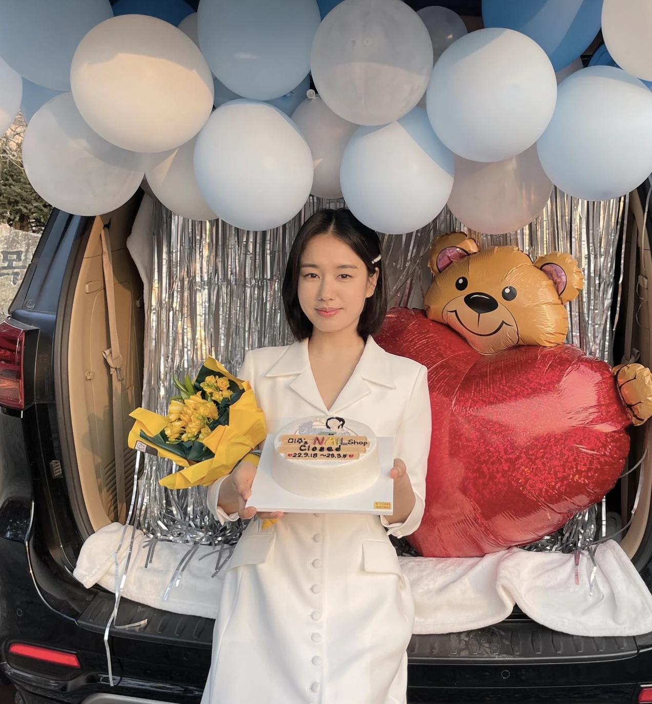 안은진-케익들고