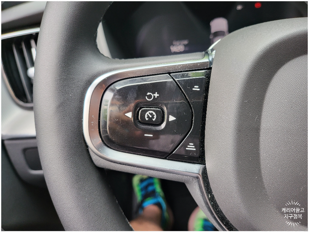 볼보 XC60 트렁크 사이즈