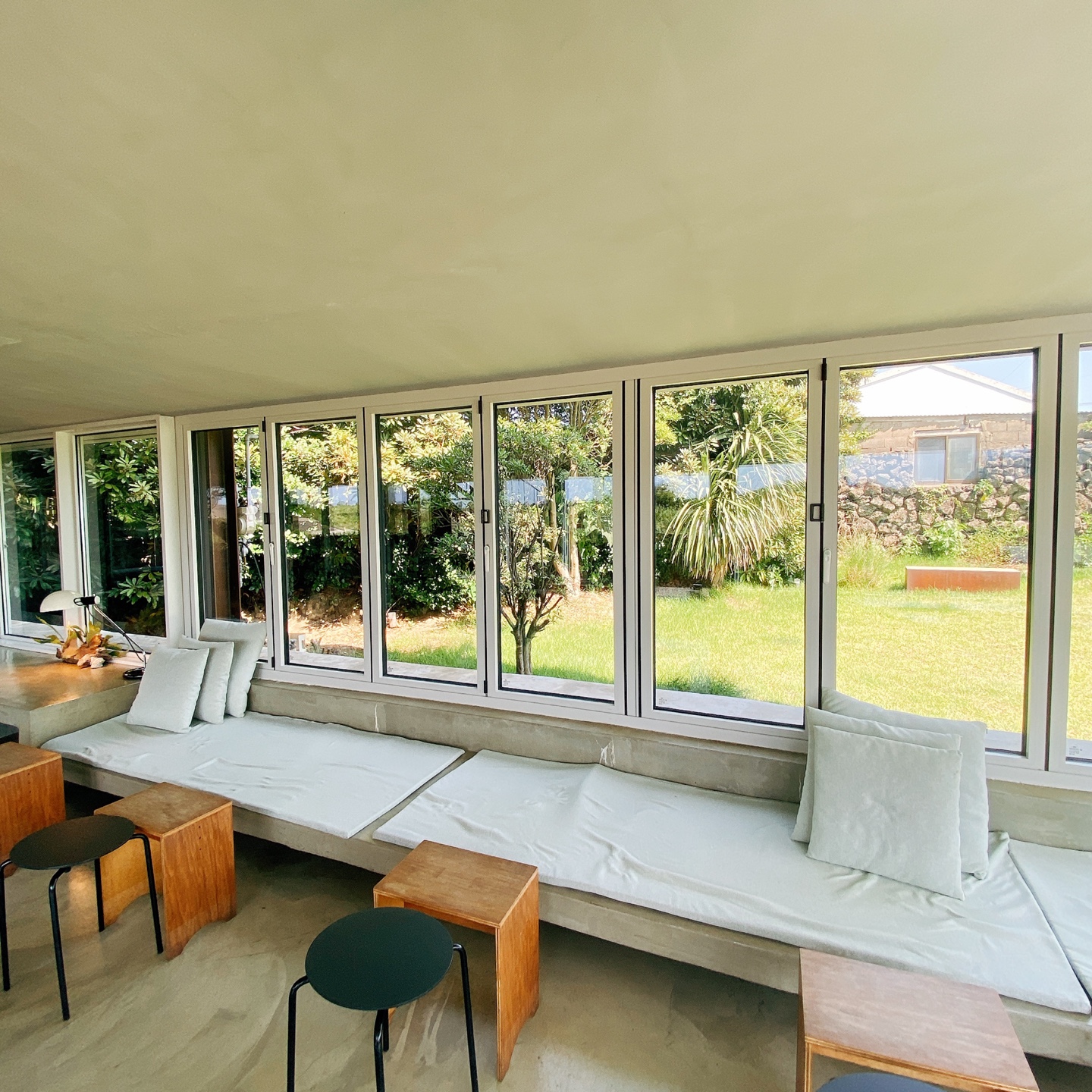 제주 구좌 평대해변 르토아베이스먼트 카페