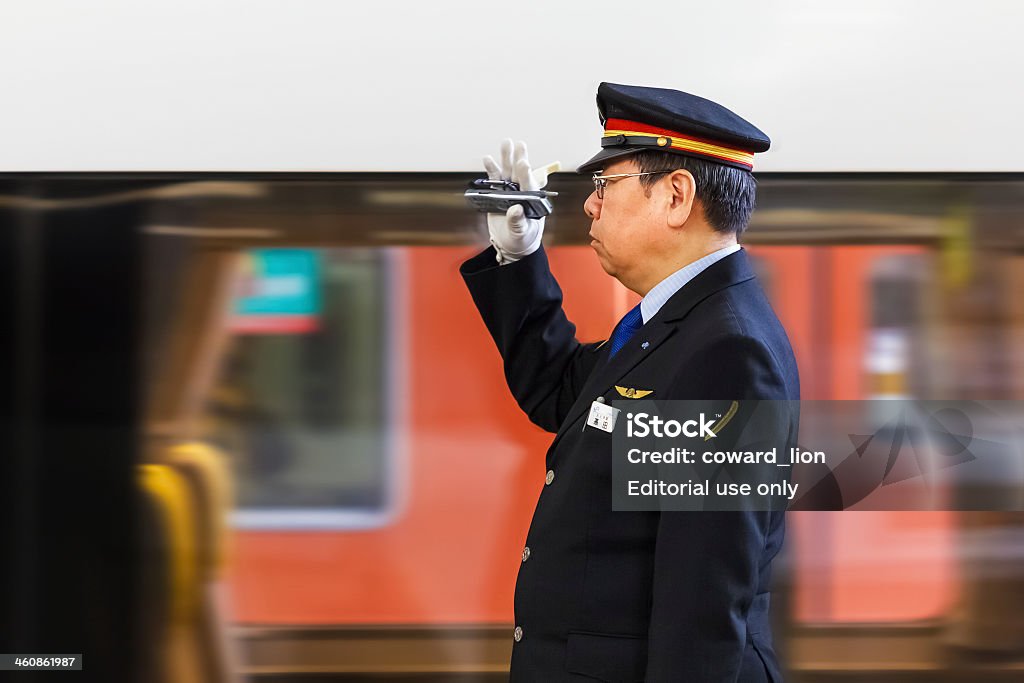 일본의 오시야(지하철 승객 밀어 넣기) vs 한국의 지하철 안전 요원