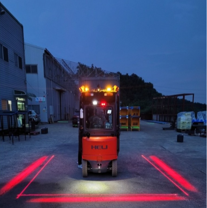 지게차-레드라인-밤