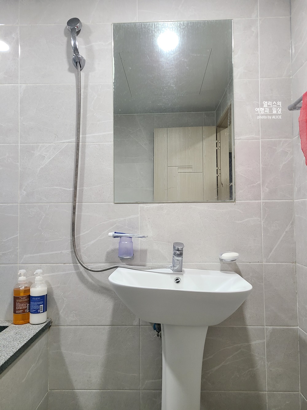 국내 온천여행 수안보 스파 호텔 더블룸 직접 지내보니 넓은 욕조 프라이빗 온천 가족탕