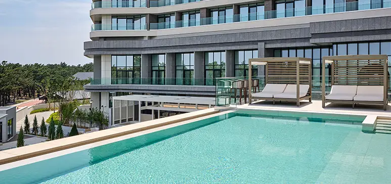 레지던스-수영장