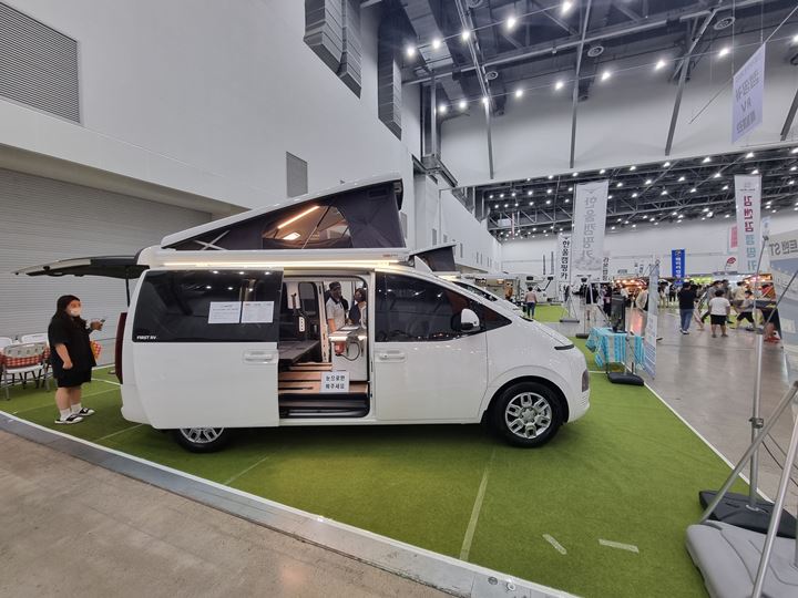 스타리아-캠핑카