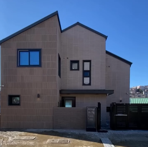 모던한 인테리어로 되어 있어 내부가 돋보이는 인테리어가 특징인 집