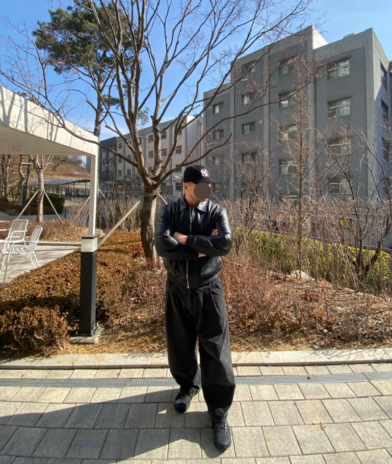 데일리룩('26.2.15.)엠엘비 뉴에라 MLB NY Q핏 언스트럭쳐 볼캡, 스페로네 스탠다드 카라 A-2 재킷, 무신사스탠다드 벌룬 팬츠, 뉴발란스 스니커즈 410V5 트레일 블랙