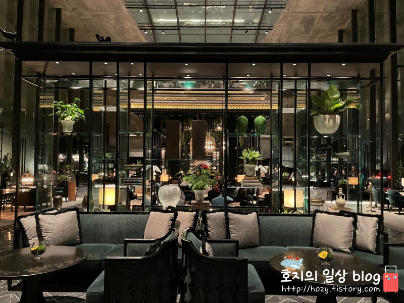 방콕 신돈켐핀스키 로비 전경