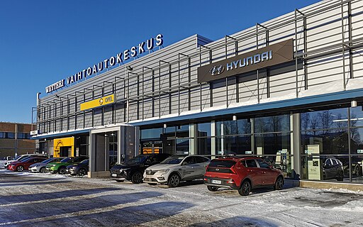 글의 이해를 돕기 위한 중고차 매장 이미지