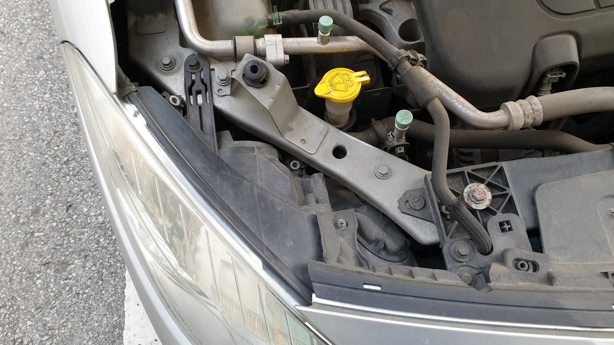 헤드라이트 전구 교환 완료 모습