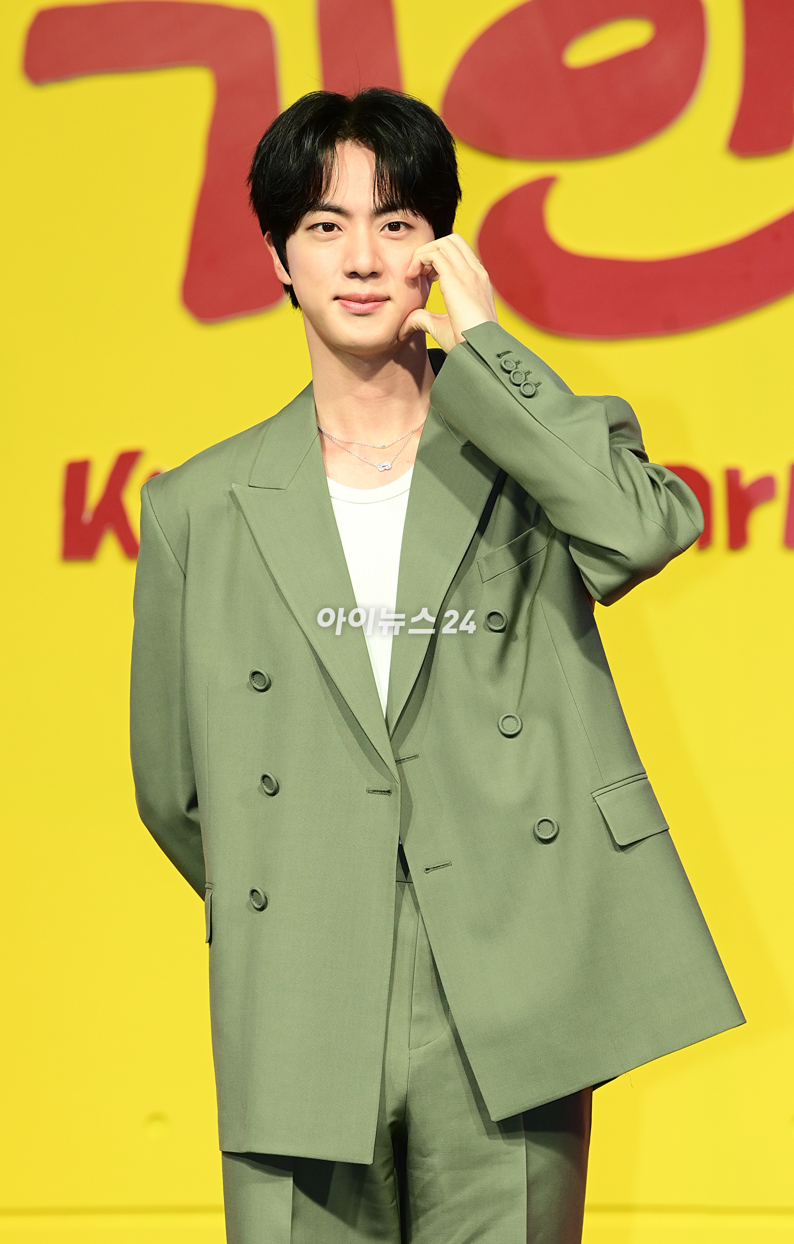 그룹 방탄소년단(BTS) 진이 15일 오전 서울 종로구 JW매리어트 동대문에서 열린 넷플릭스 새 예능 시리즈 '대환장 기안장' 기자간담회에 참석하고 있다. [사진=정소희 기자]