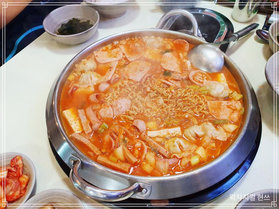 펄펄-끓고있는-부대찌개