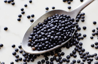 탈모에 좋은 음식과 나쁜 음식: 식습관으로 모발 건강 지키기