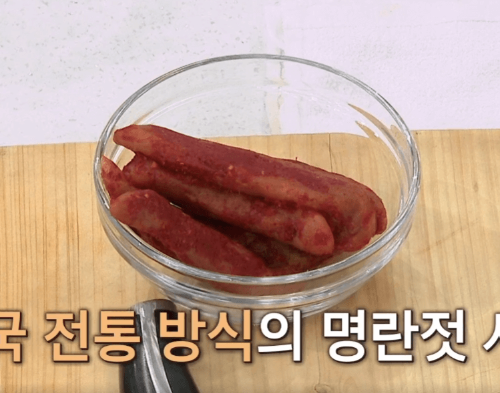 양념명란젓이-투명그릇에-담겨있다