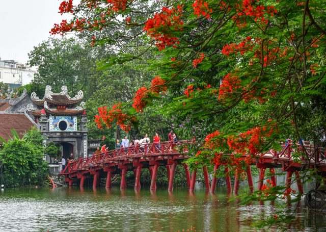 덴 응옥선으로 가는 까우 테훅