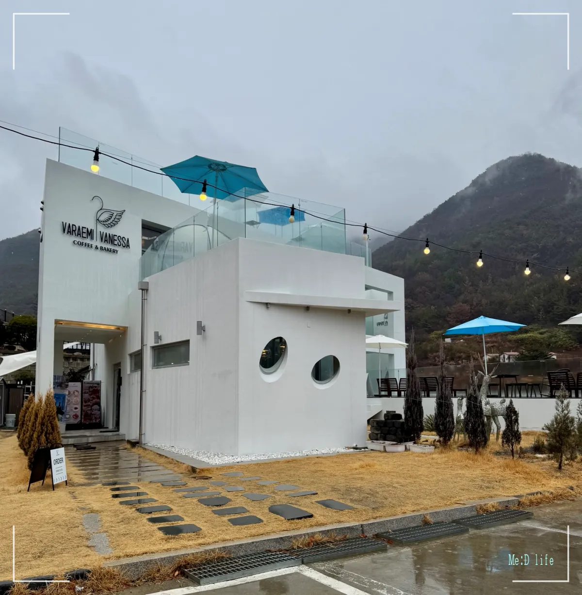 바래미바네사-삼랑진-대형카페-자연풍경-대형풀-베이커리-밀양-외관