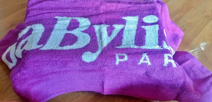 바비리스헤어롤셋팅기 구성품과 사은품 수건은 두께감이 있어 좋다.