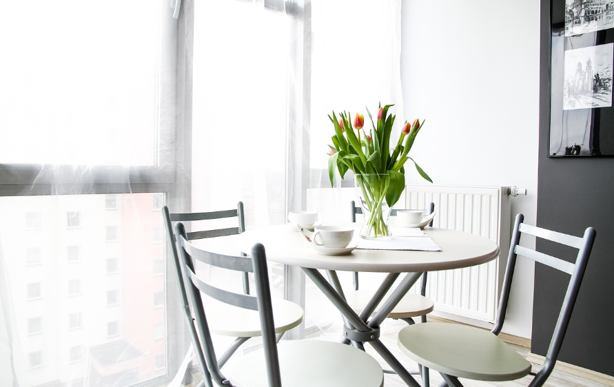 자취생을 위한 식탁 겸 책상 인테리어 아이디어