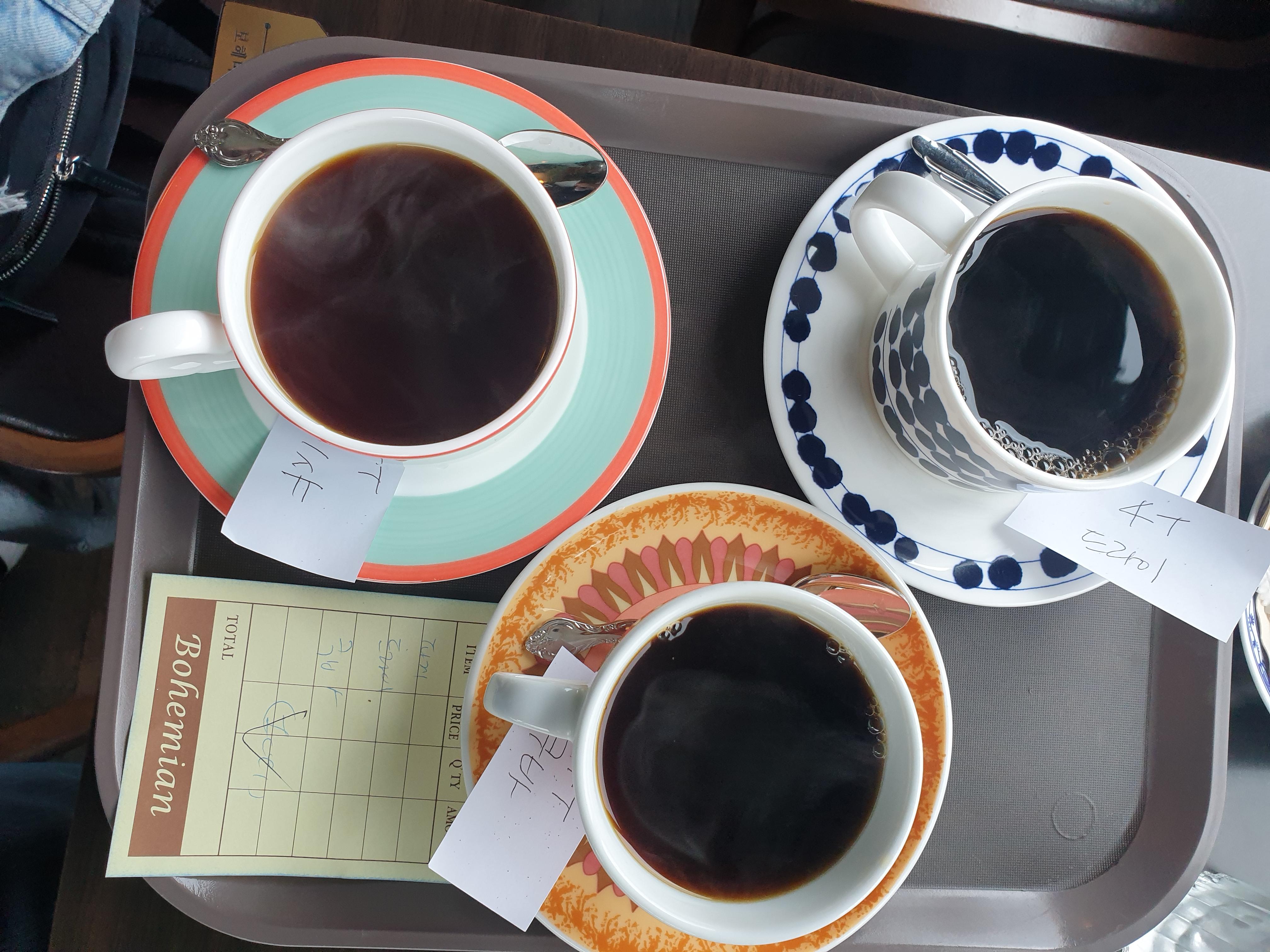 보헤미안 박이추 커피 본점: 강릉 로스터리 카페에서 즐기는 스페셜티 커피_주문한 커피