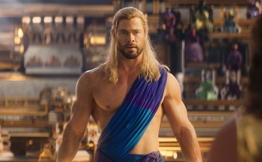 마블 배우 vs DC 배우, 출연료 차이는?