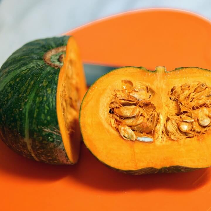 단호박-반으로-자른-사진