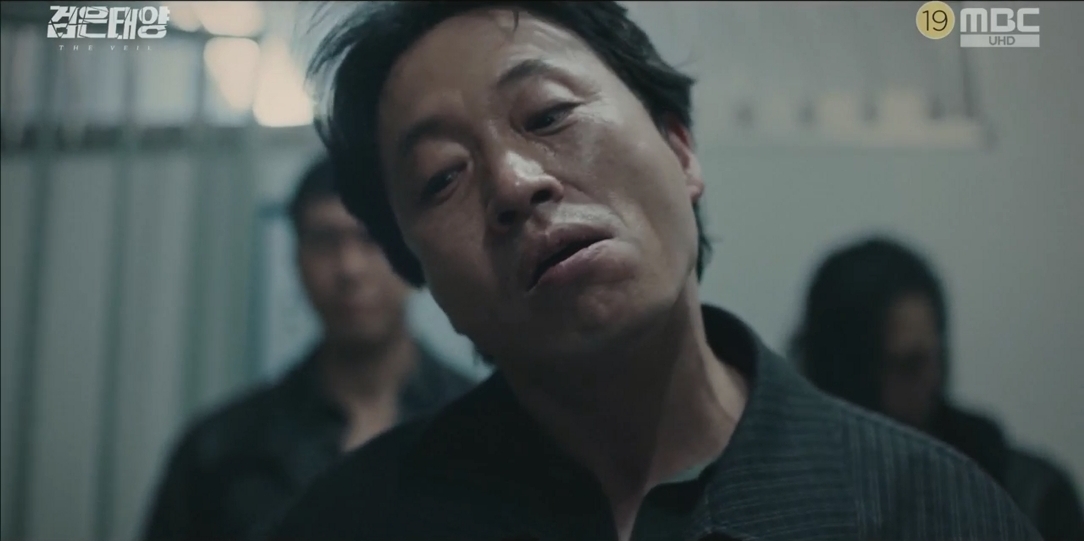 경찰서에서 장광철과 화양파 두목의 탈출 장면