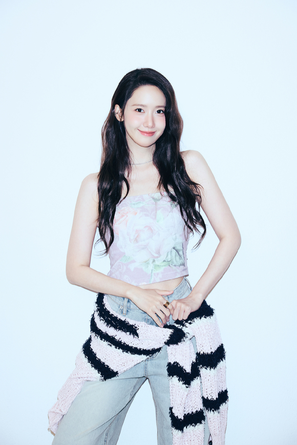 소녀시대 멤버이자 배우 임윤아가 영화 '악마가 이사왔다' 인터뷰에 앞서 포즈를 취하고 있다. [사진=SM엔터테인먼트]