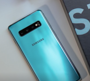 삼성전자는 메모리 반도체와 시스템 반도체 모두에서 세계적 경쟁력을 갖춘 유일한 기업 중 하나