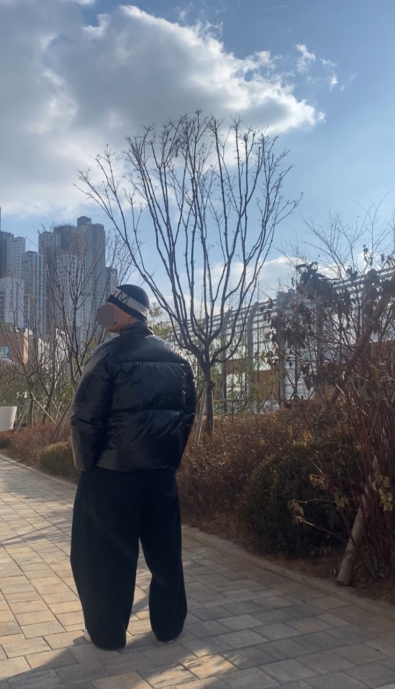 데일리룩(2024. 1. 28.) matin kim 마뗑킴 비니 머모자, matin kim 마뗑킴 점퍼 아우터패딩 유광패딩 숏패딩, 무신사스탠다드 무신사벌룬팬츠, 반스 체커보보드