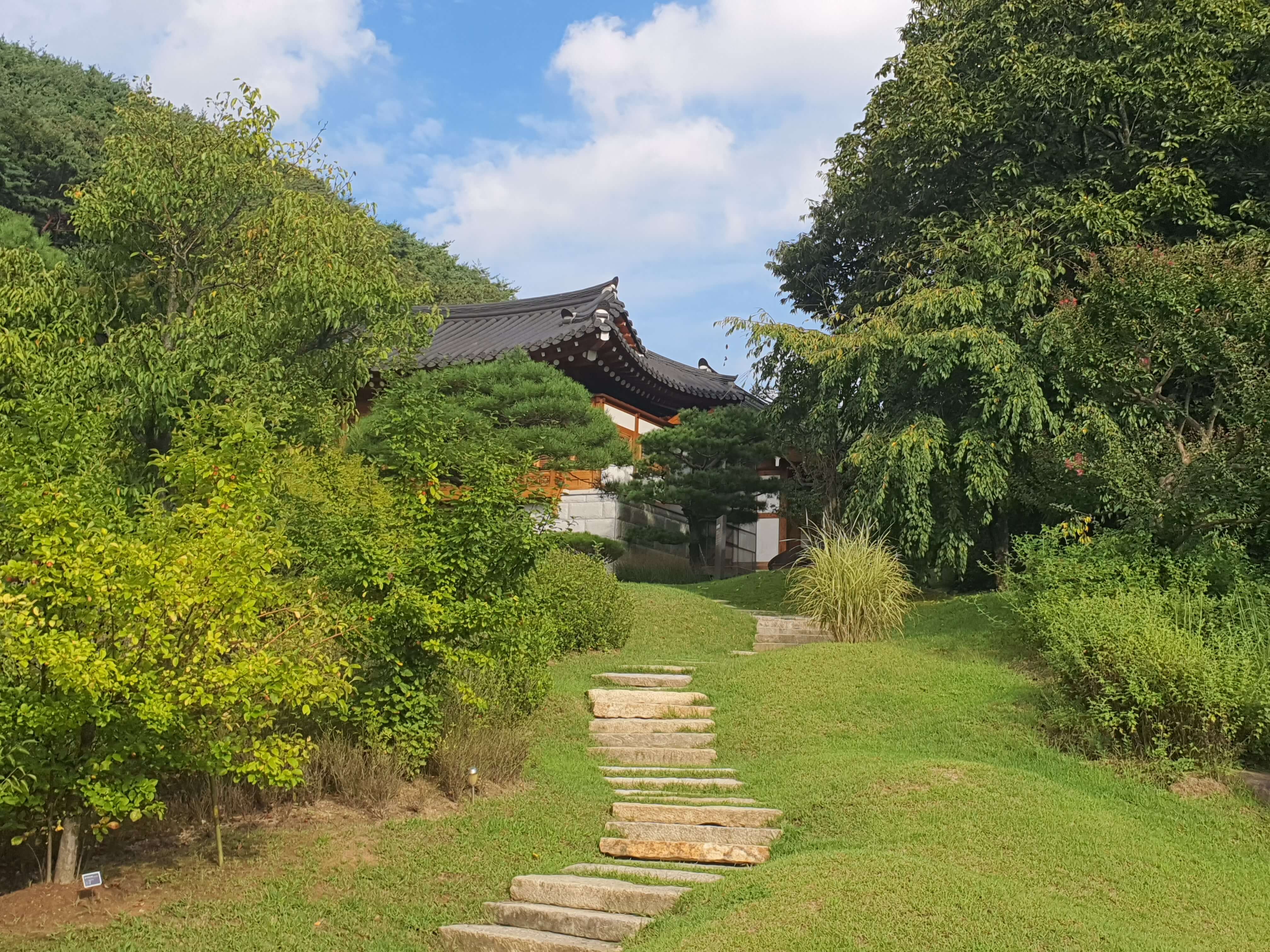 정원 사회학 관점에서 서구 정원문화와 한국 정원문화의 차이