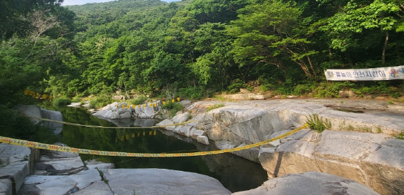 근처에 계곡이 있는 캠핑장