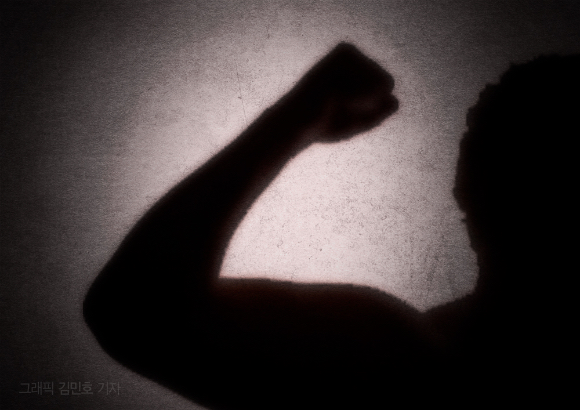 부산의 한 행정복지센터에서 신입 공무원의 무릎을 꿇리고 폭행한 40대에게 징역 1년 6월이 선고됐다. 본 기사와 무관한 이미지. [사진=뉴시스]