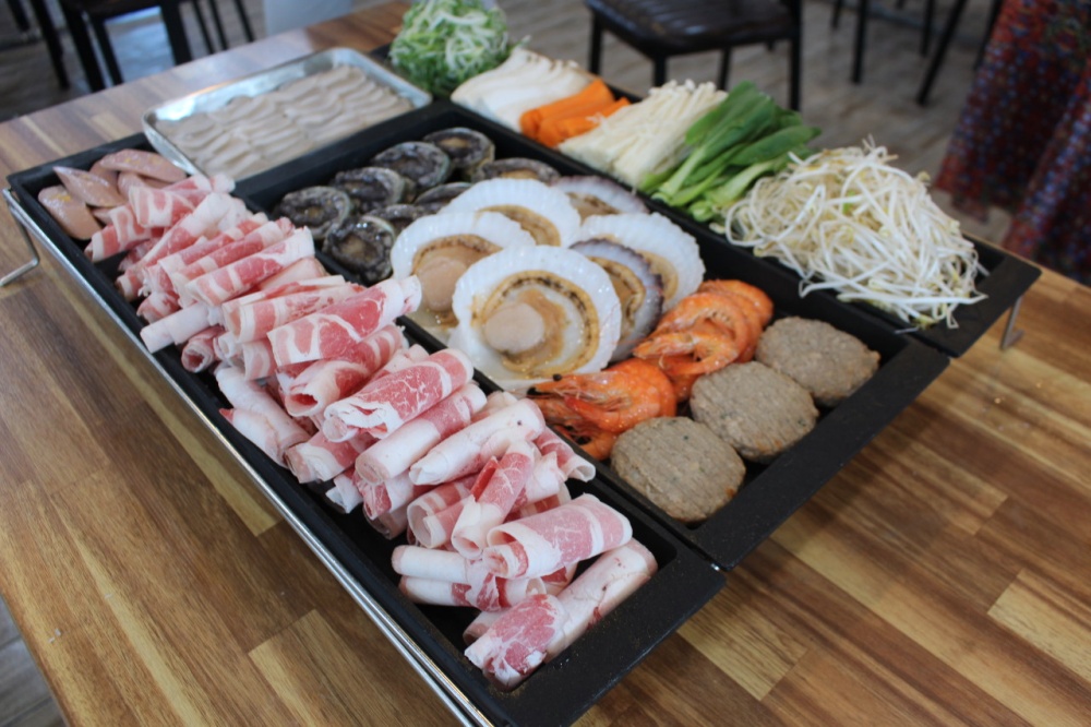 대천키조개삼합 샤브샤브 해물칼국수