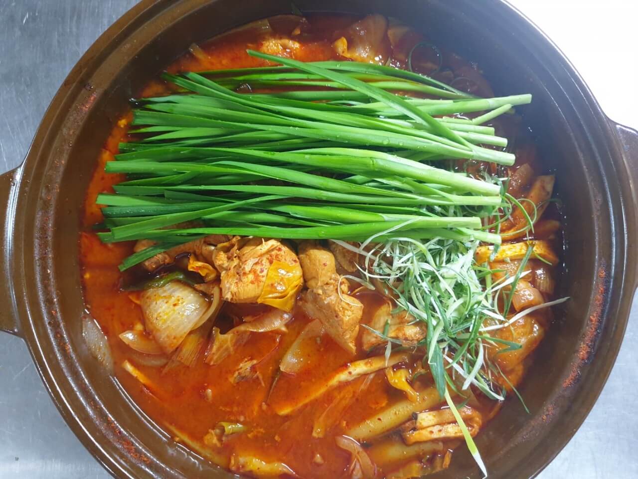 생생정보 2330회 스타의 고장 가수 박군의 경기도 양평군 맛집 양평솥뚜껑닭볶음탕과 양평메기수염축제 정보