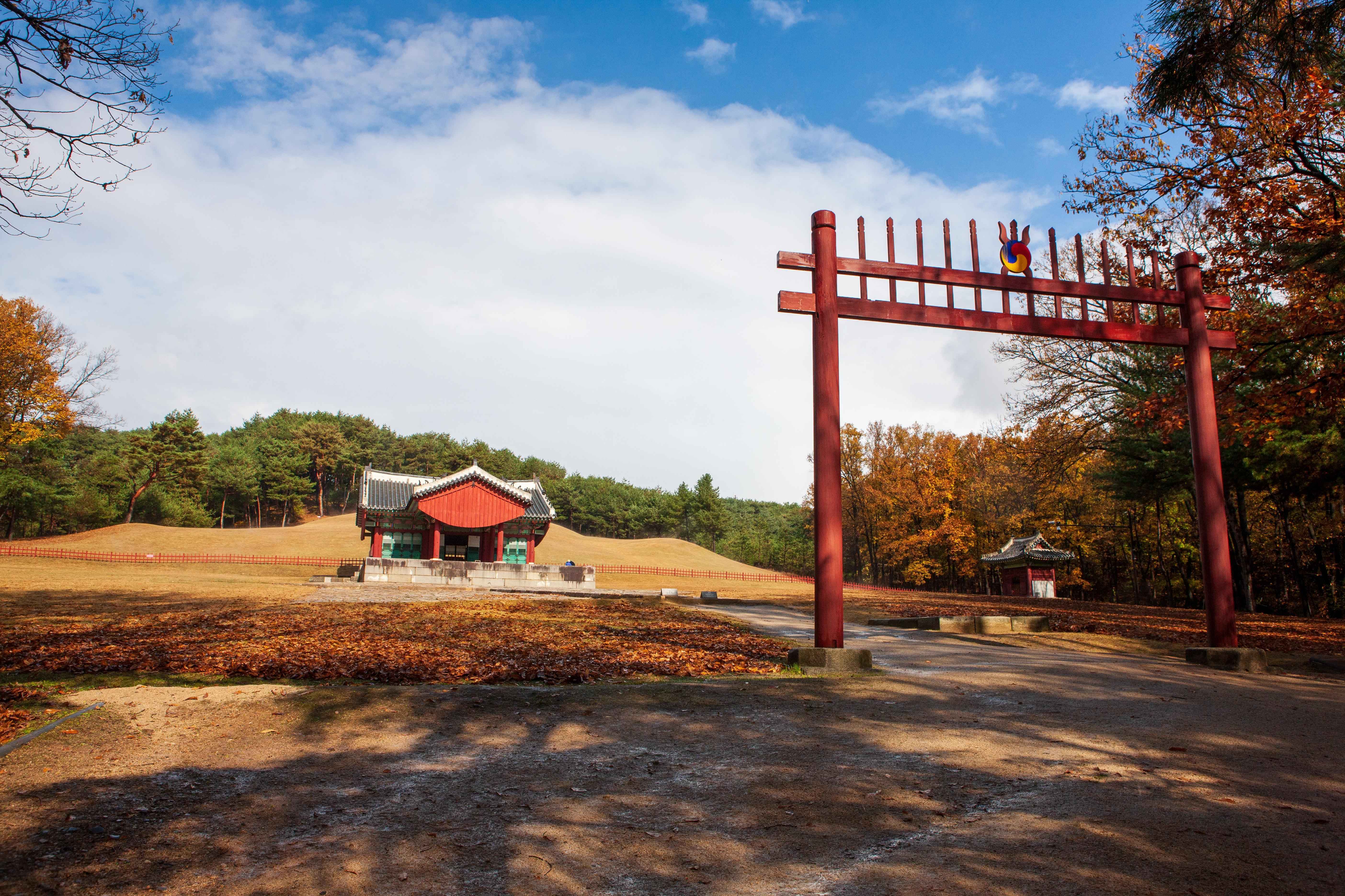 [융건릉] 사진 출처 : 한국관광공사 포토코리아-송재근