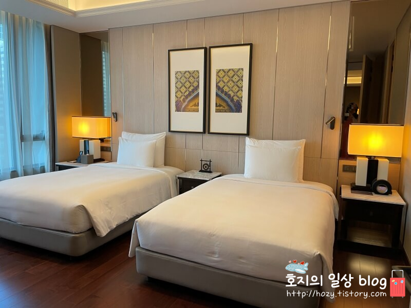 방콕 신돈켐핀스키 그랜드 이그제큐티브 스위트룸 침실2전경