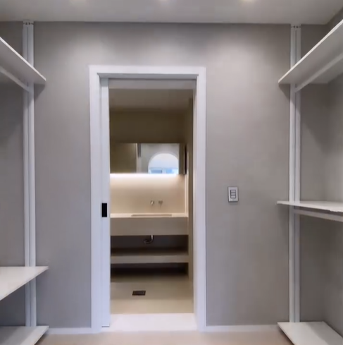 안방 안쪽 드레스룸과 화장실