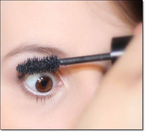 눈 실핏줄 터짐 원인과 증상, 과도한 눈 화장