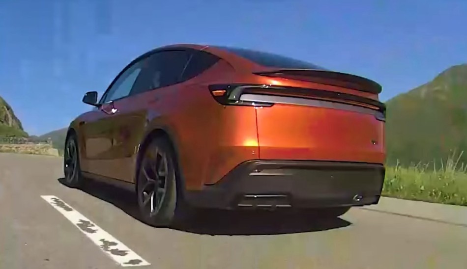 테슬라 '뉴 모델 Y 퍼포먼스' 테스트카 (출처 : 오토스파이넷)