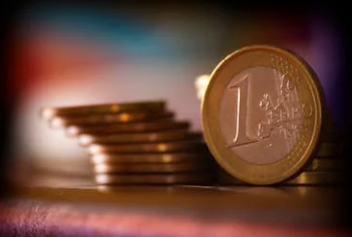 동전들이 여러개 쌓여있는 모습