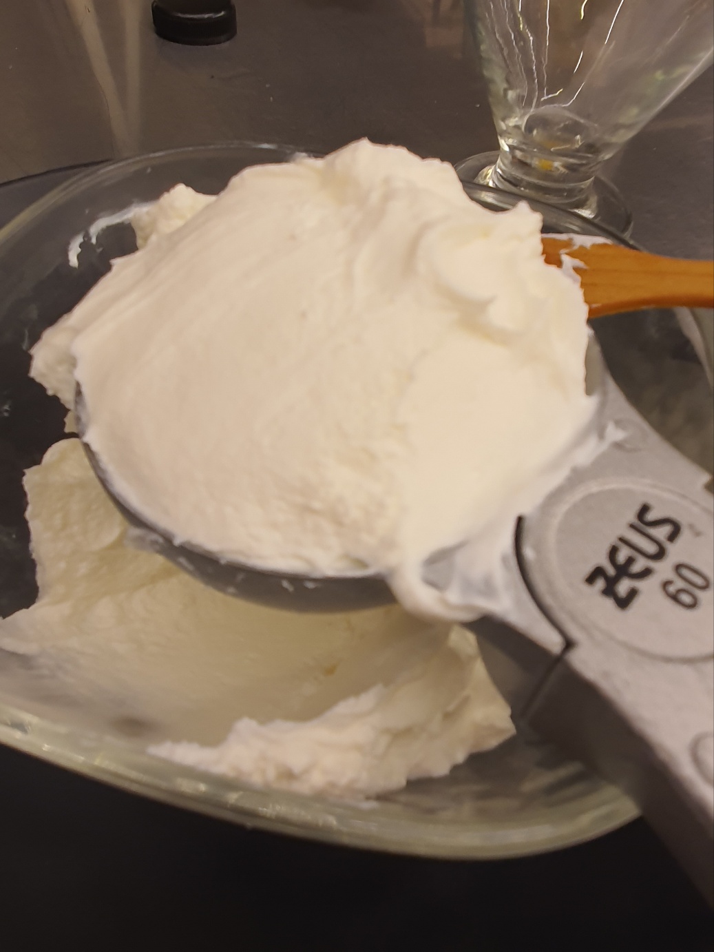 크림 처럼 부드러운 그릭 요거트 완성 된 모습 사진