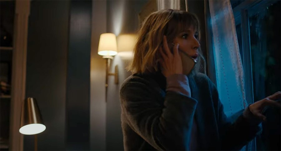 통화하는 여성의 모습