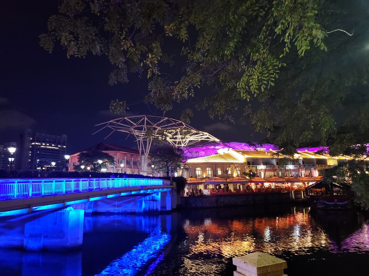 클락키-거리-야경