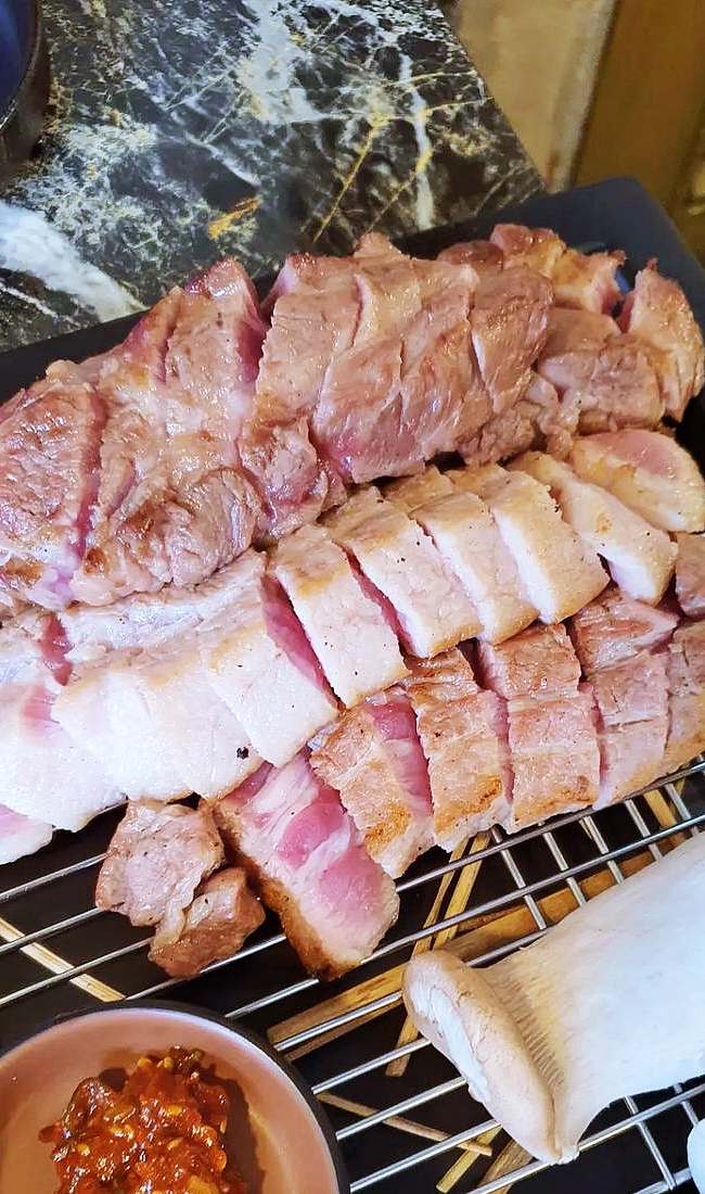 볏짚 훈연 흑소 통뼈 소갈비 숯불구이 이유있는 맛쓰리 우대갈비 안양 범계 맛집 추천