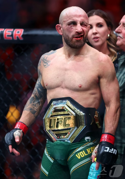UFC 페더급 챔피언 복귀전 총정리｜볼카노프스키 vs 로페스 명승부 분석