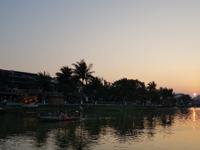 베트남 다낭 호이안 야시장 투본강 아름다운석양