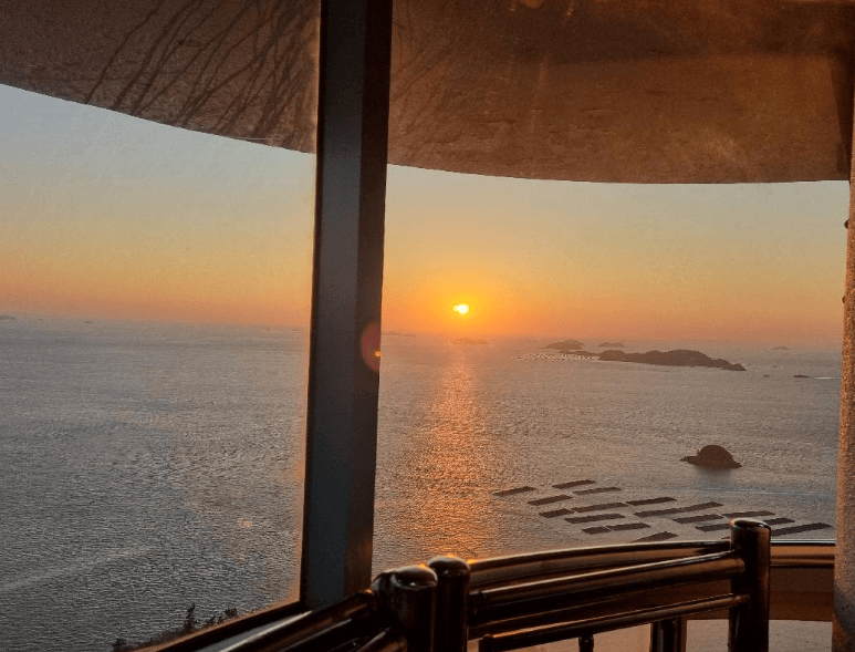 땅끝전망대 (한반도 최남단의 웅장한 바다 조망)