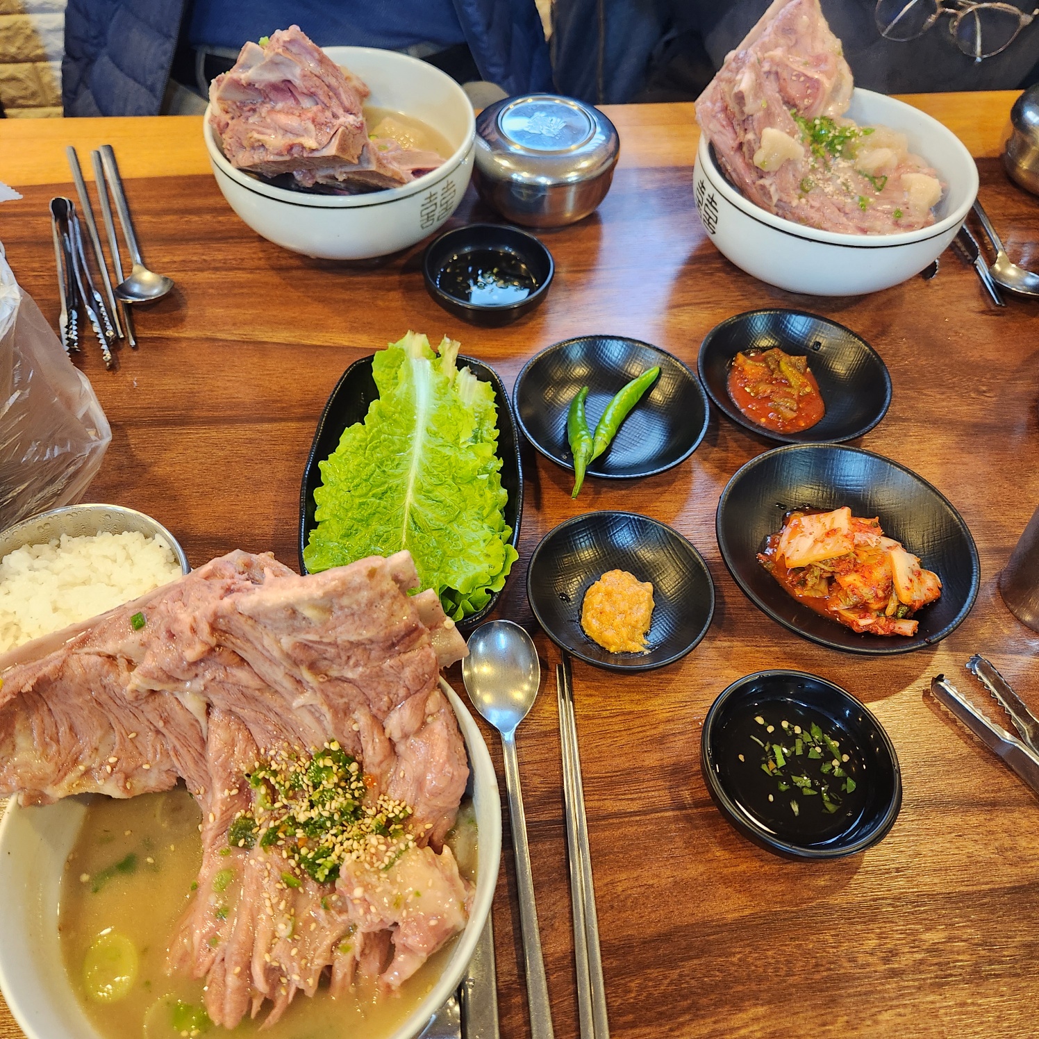 접짝뼈국 상차림 사진