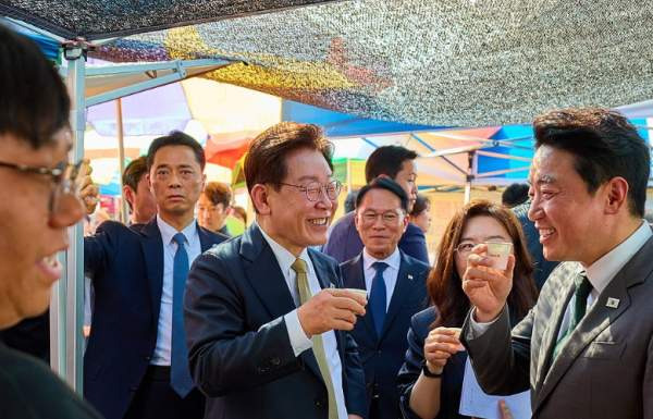 이재명 대통령 모란시장 방문 논란 총정리: 관권 선거인가 민생 행보인가? (법적 쟁점 및 정치적 파장 분석)