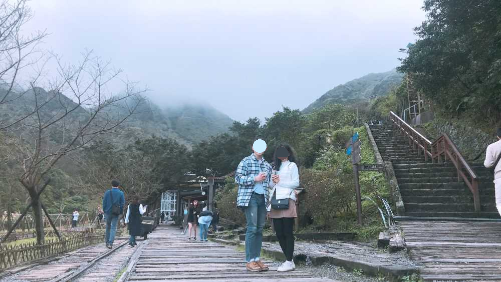 진과스